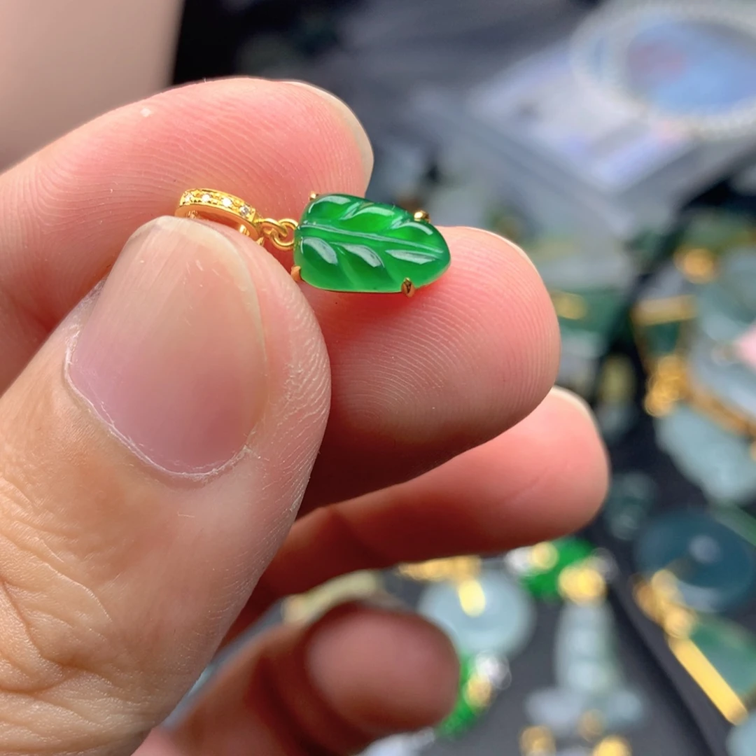【闪购商品】颈饰18K金镶嵌翡翠翡翠
