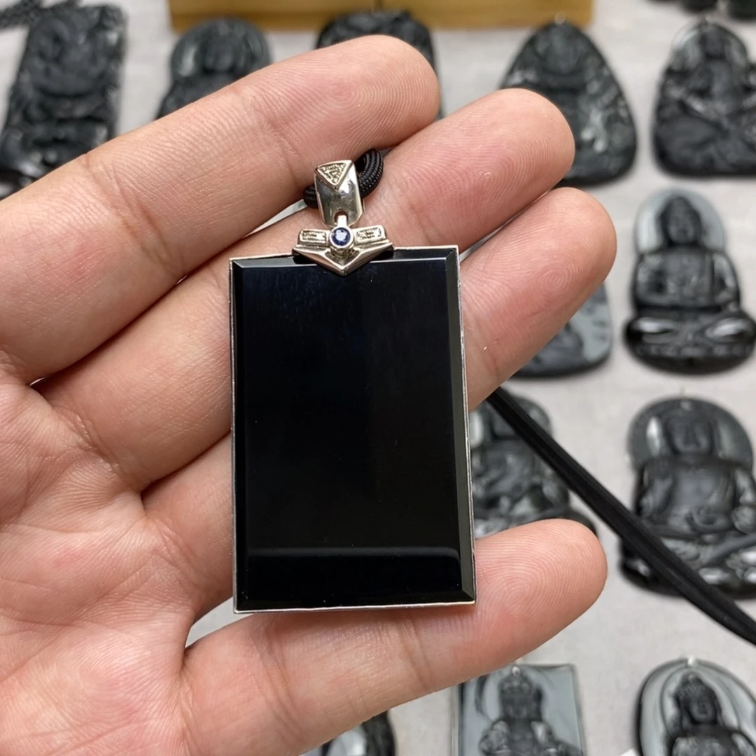 翡翠18K金镶嵌颈饰无事牌