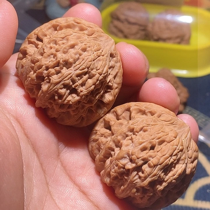 【闪购商品】文玩核桃吊坠绣球