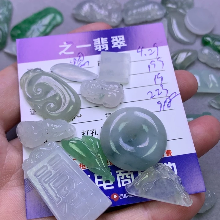 翡翠未镶嵌颈饰嗯*