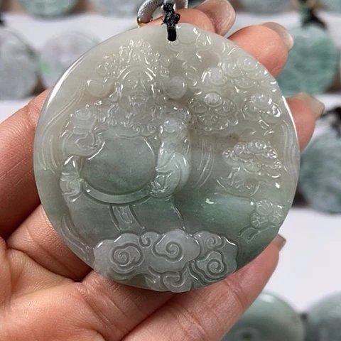 翡翠颈饰未镶嵌财神爷福利