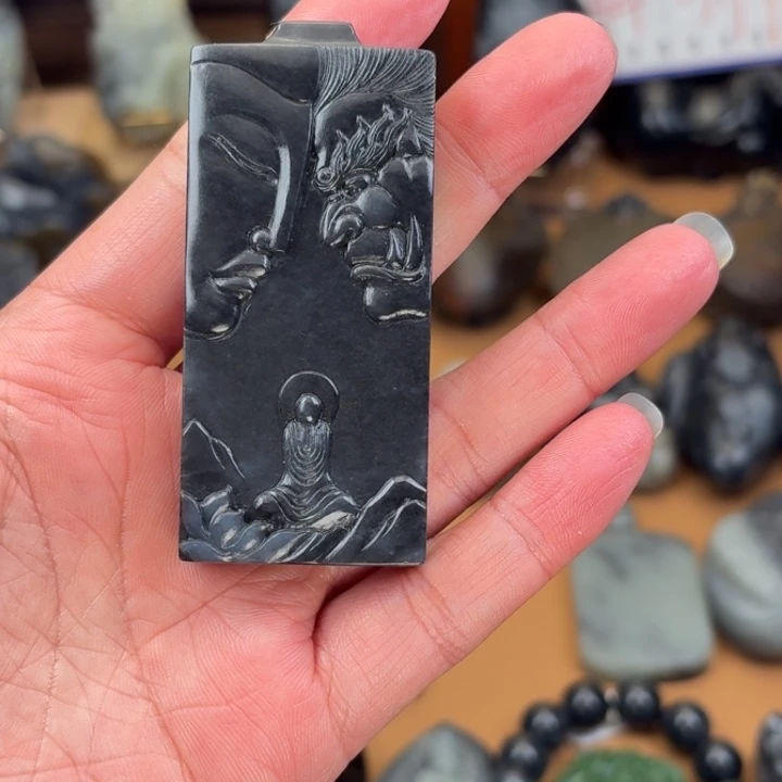 夏***.和田玉未镶嵌颈饰