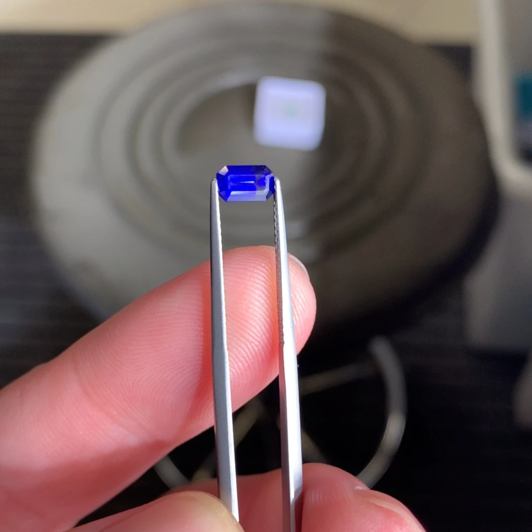 裸石蓝宝石0.94克拉皇家蓝蓝宝石裸石