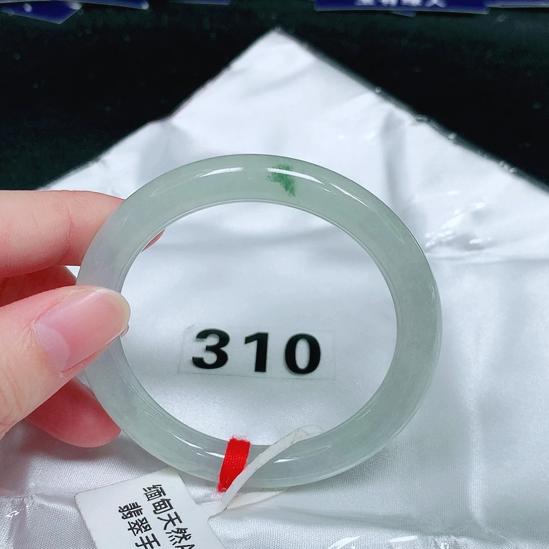 翡翠未镶嵌手镯（圆镯）