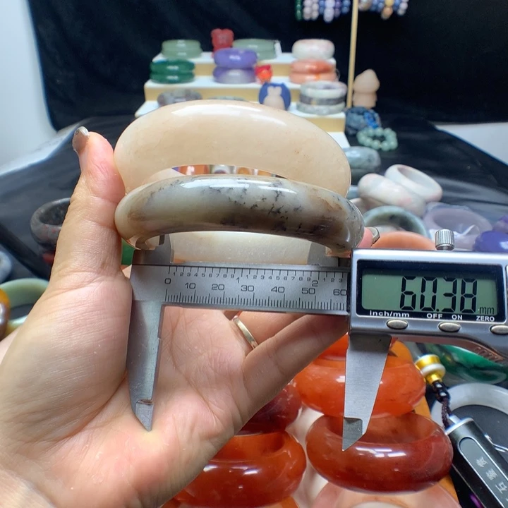 未镶嵌手镯石英质玉