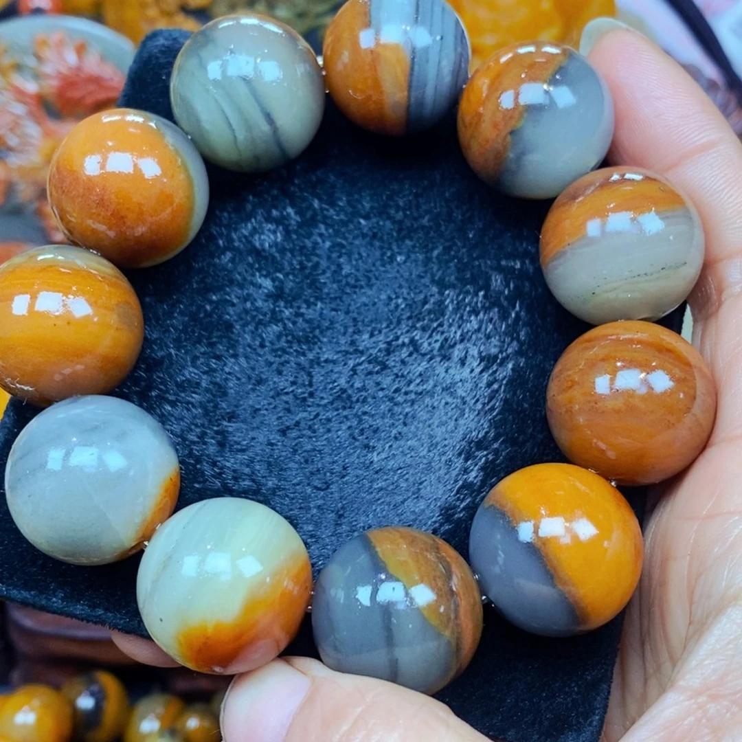 未镶嵌石英质玉（黄龙玉）颈饰