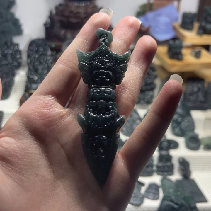 颈饰未镶嵌翡翠1