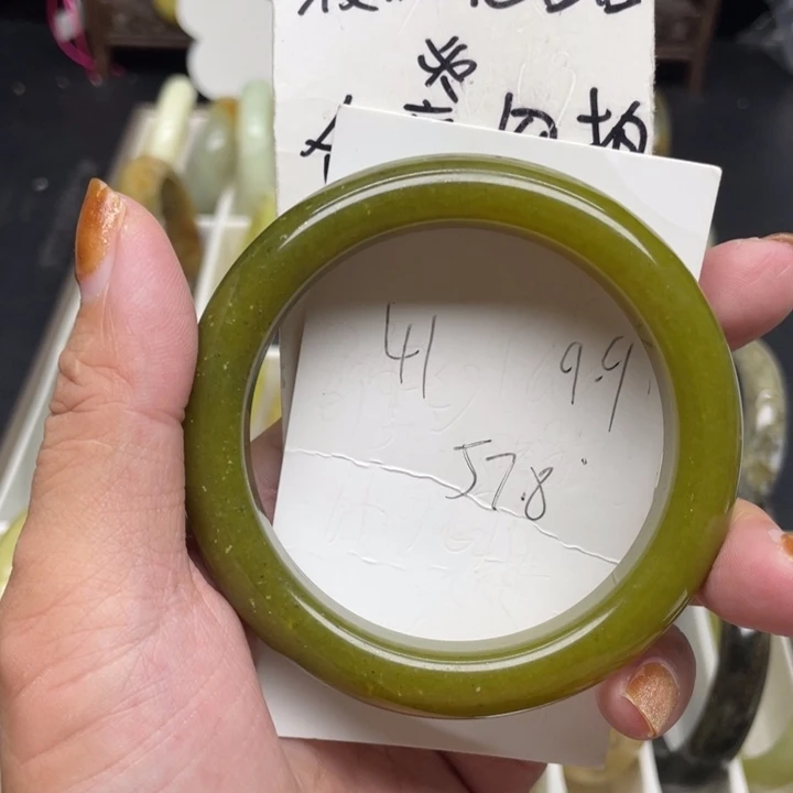 蛇纹石玉未镶嵌手镯