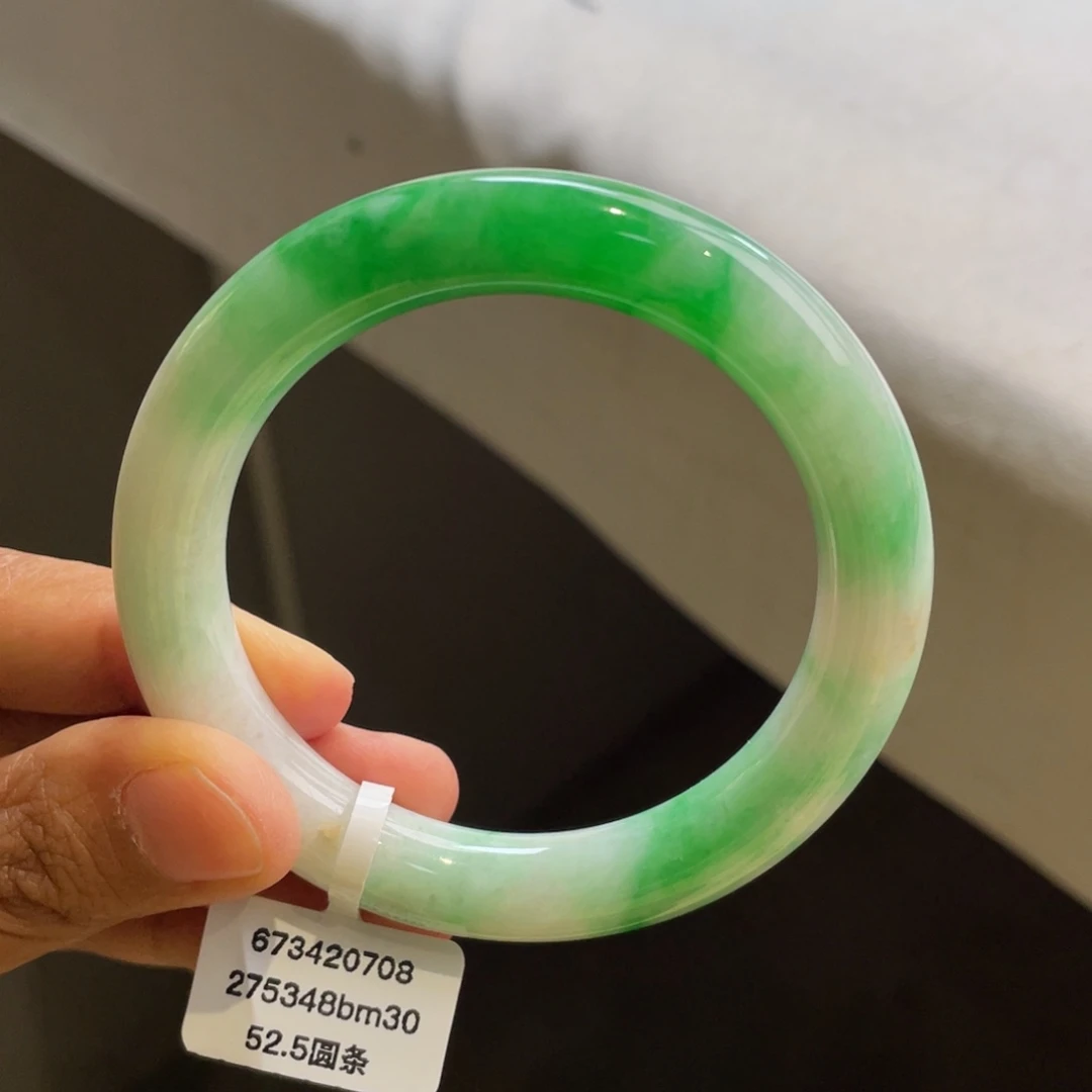 翡翠未镶嵌手镯白底青圆条（捡漏）有纹