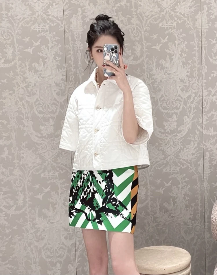 95新 DIOR/迪奥  AA2654 锦纶/桑蚕丝 泼墨印花绿色短裤38码 微污