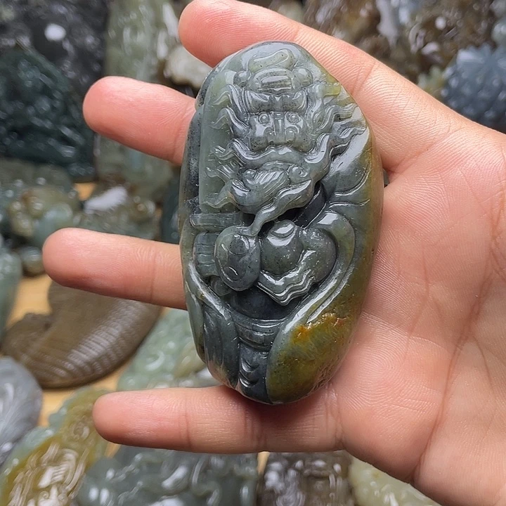 凌***️和田玉未镶嵌挂件