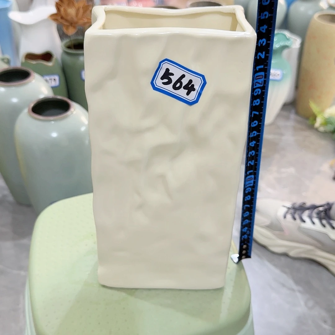 564号陶瓷高25厘米瑕疵一个
