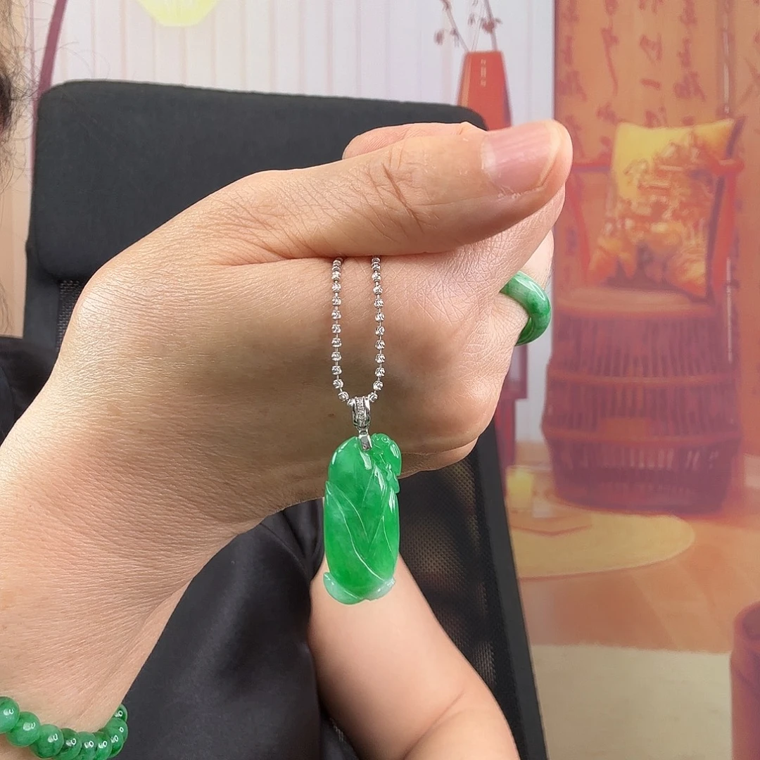 翡翠18K金镶嵌颈饰