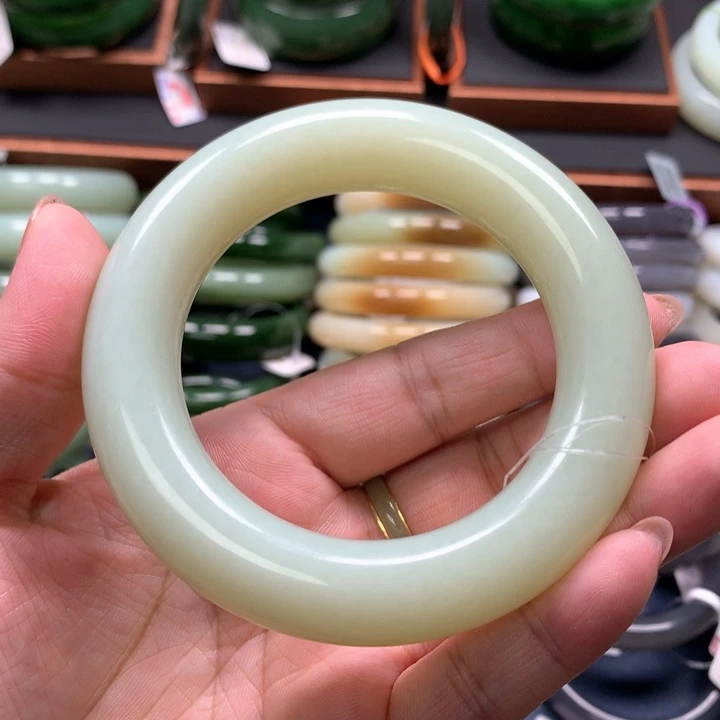 【闪购商品】未镶嵌手镯和田玉