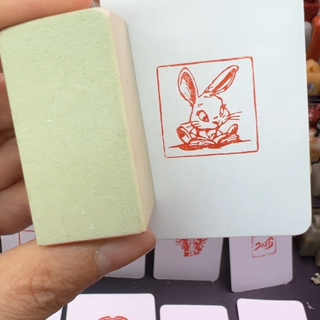 寿山石印石兔子看书2.5