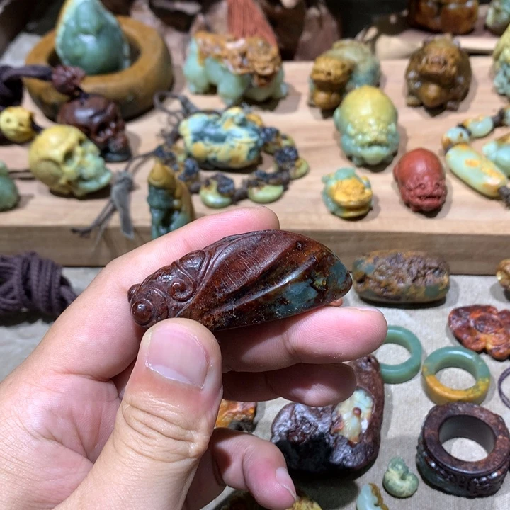 未镶嵌岫岩河磨玉（透闪石质玉）挂件