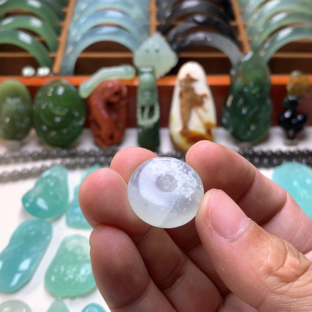 蛇纹石玉吊坠未镶嵌海***风