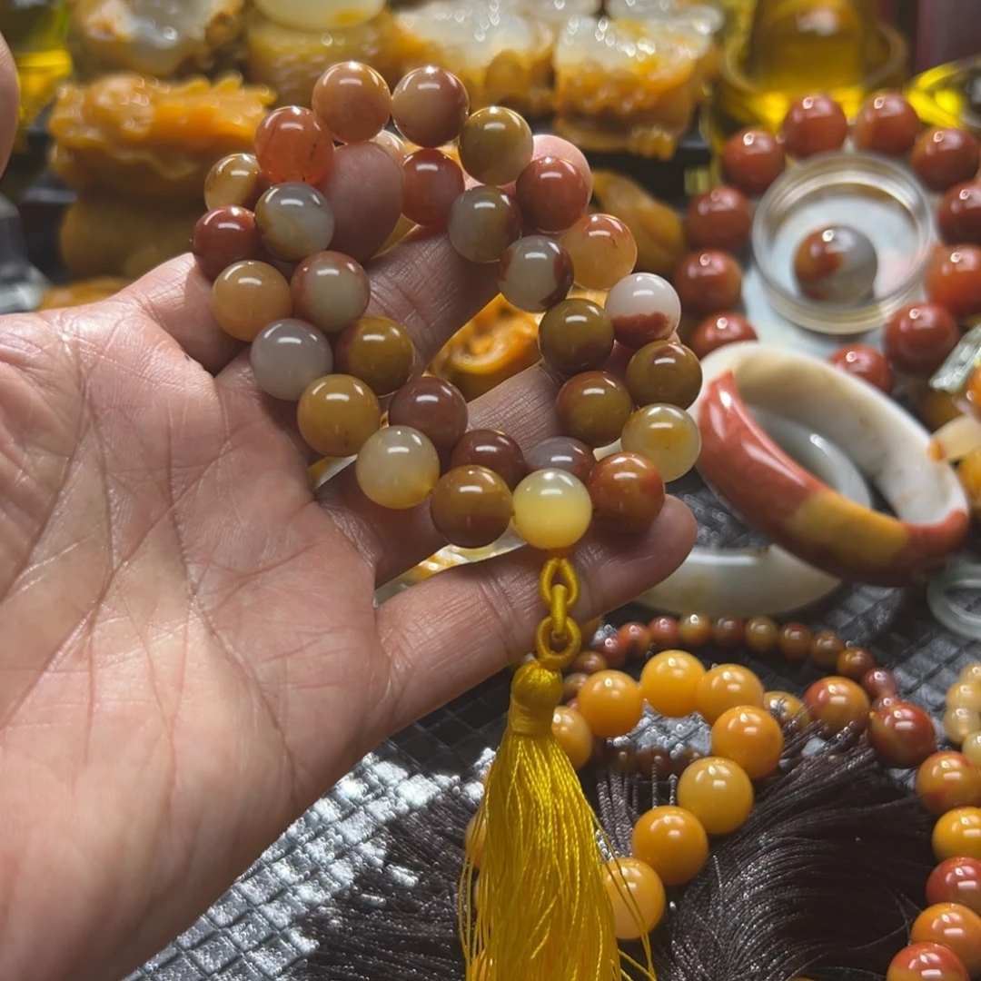 石英质玉未镶嵌颈饰