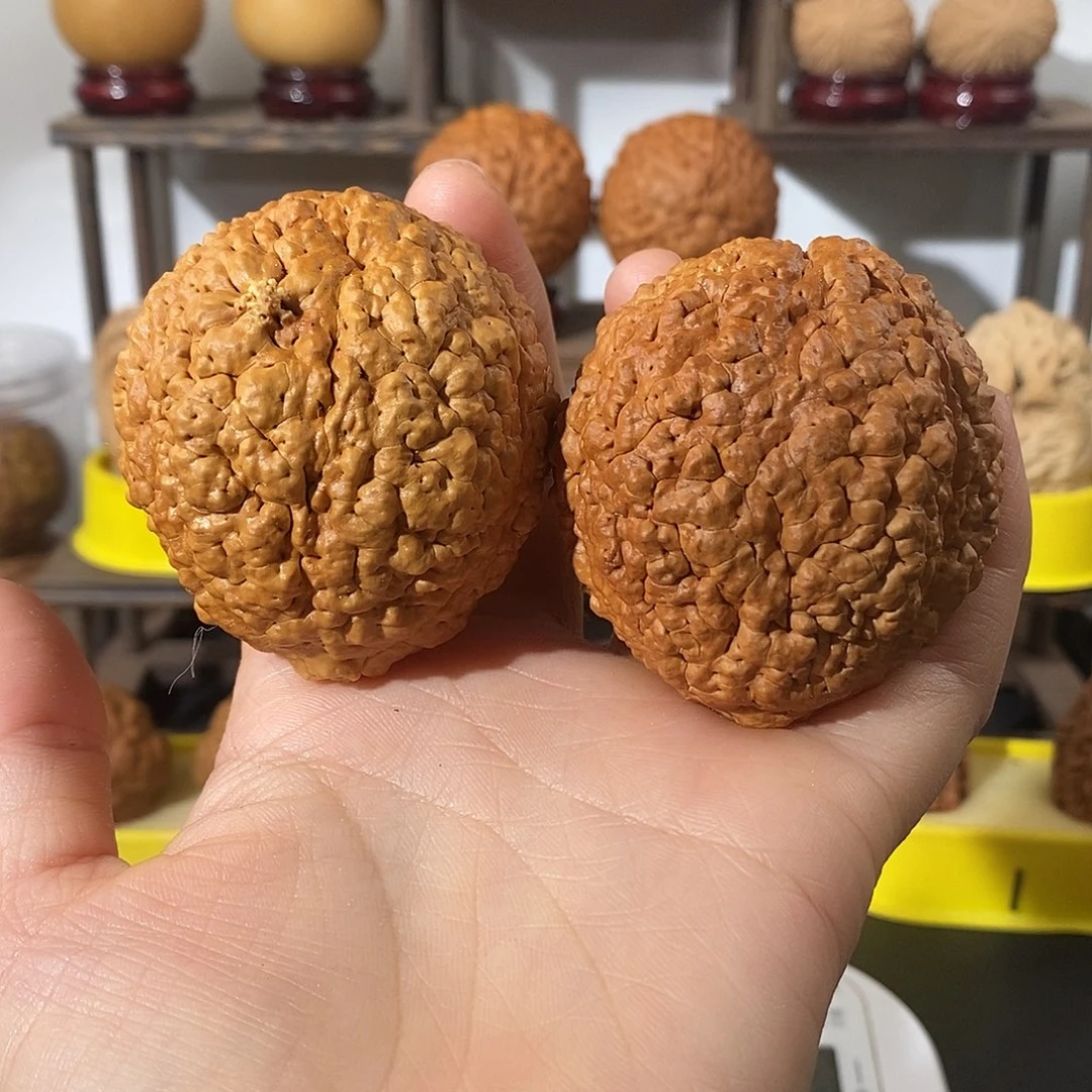 吊坠文玩核桃三瓣脑纹金刚练手微色5259