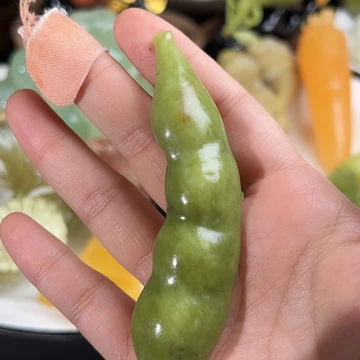 琬***儿未镶嵌蛇纹石玉珠宝奇石