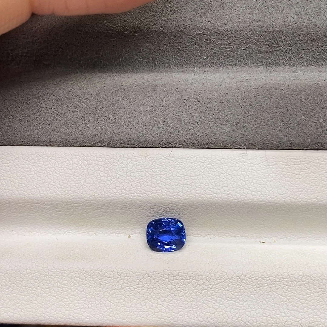 蓝宝石裸石1.49克拉天然无烧矢车菊蓝宝石