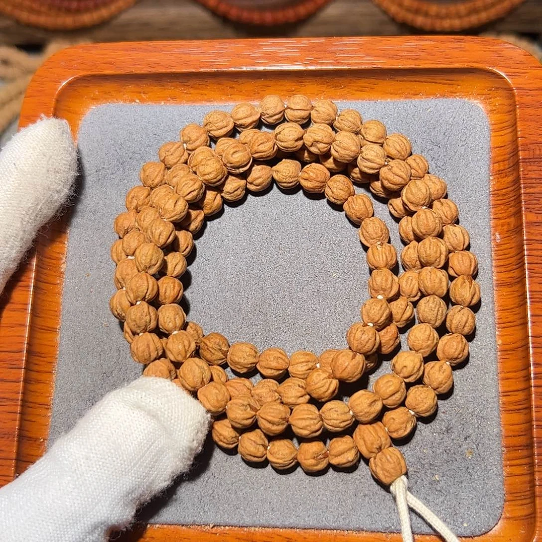 陈***念柏香籽/百香籽吊坠红油皮原桩莲花7+