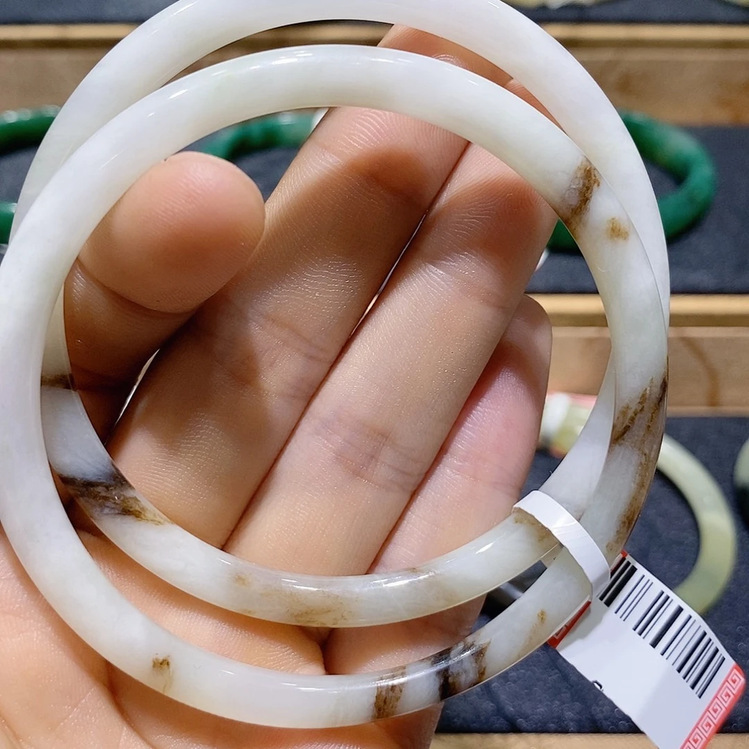 独山玉未镶嵌手镯