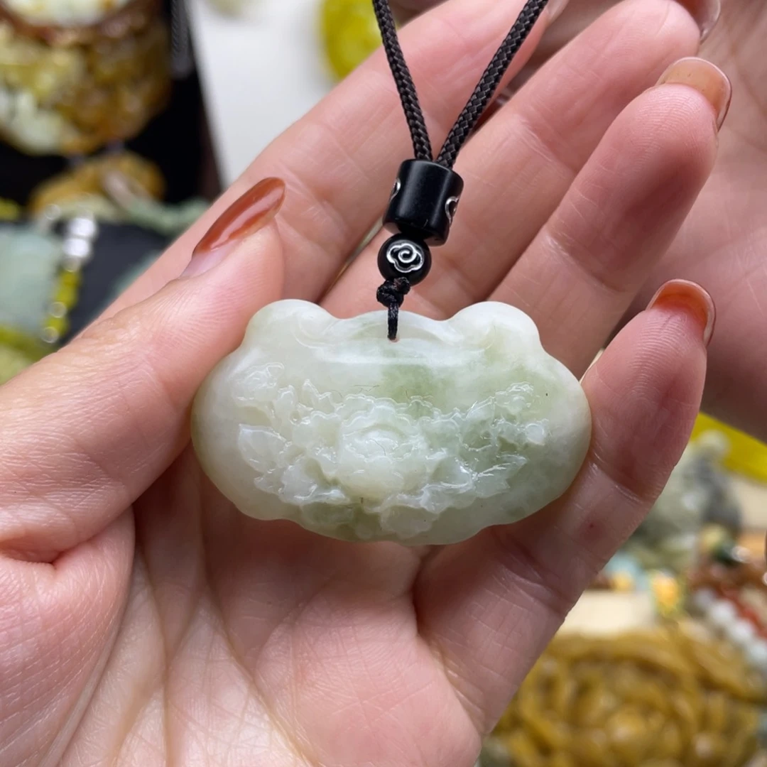 未镶嵌蛇纹石玉颈饰