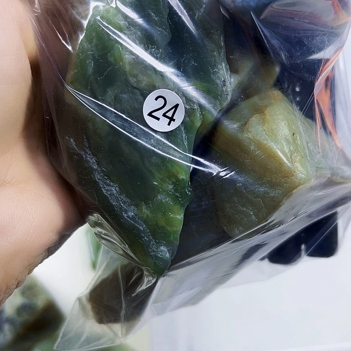 毅***）和田玉（糖玉）未镶嵌珠宝半成品