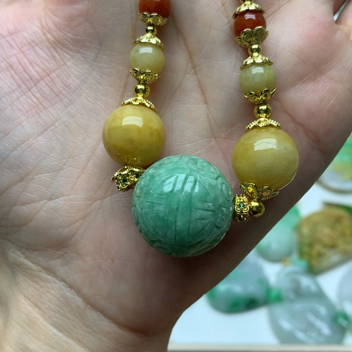 翡翠颈饰未镶嵌酒*翡翠