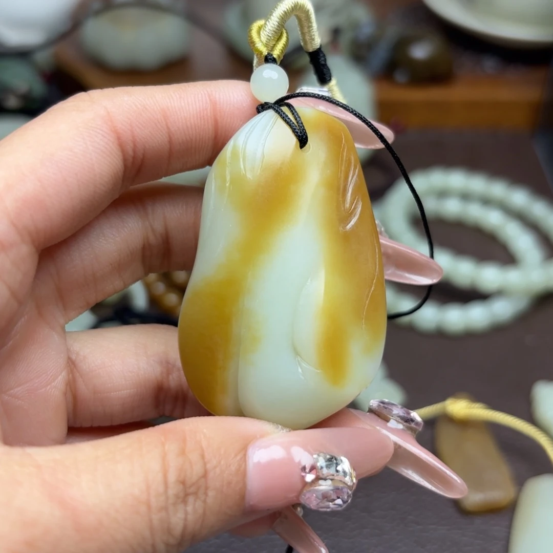 和田玉颈饰未镶嵌?**生