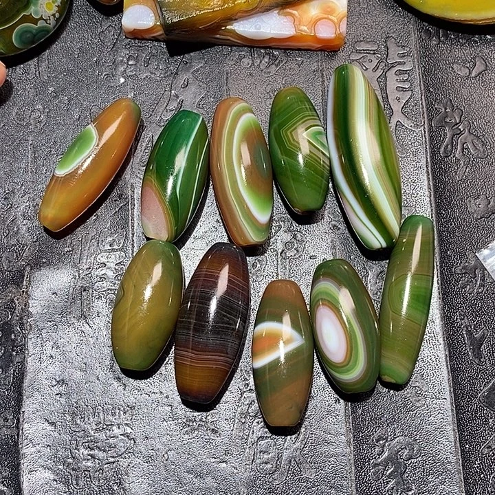 豆***粒玛瑙/玉髓合金颈饰