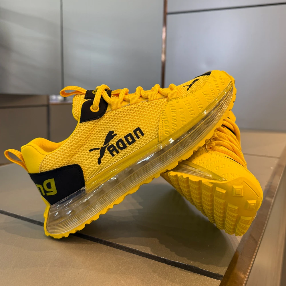 秋季新款男士潮鞋引领时尚百搭运动纯色透气厚底气垫网面休闲男鞋