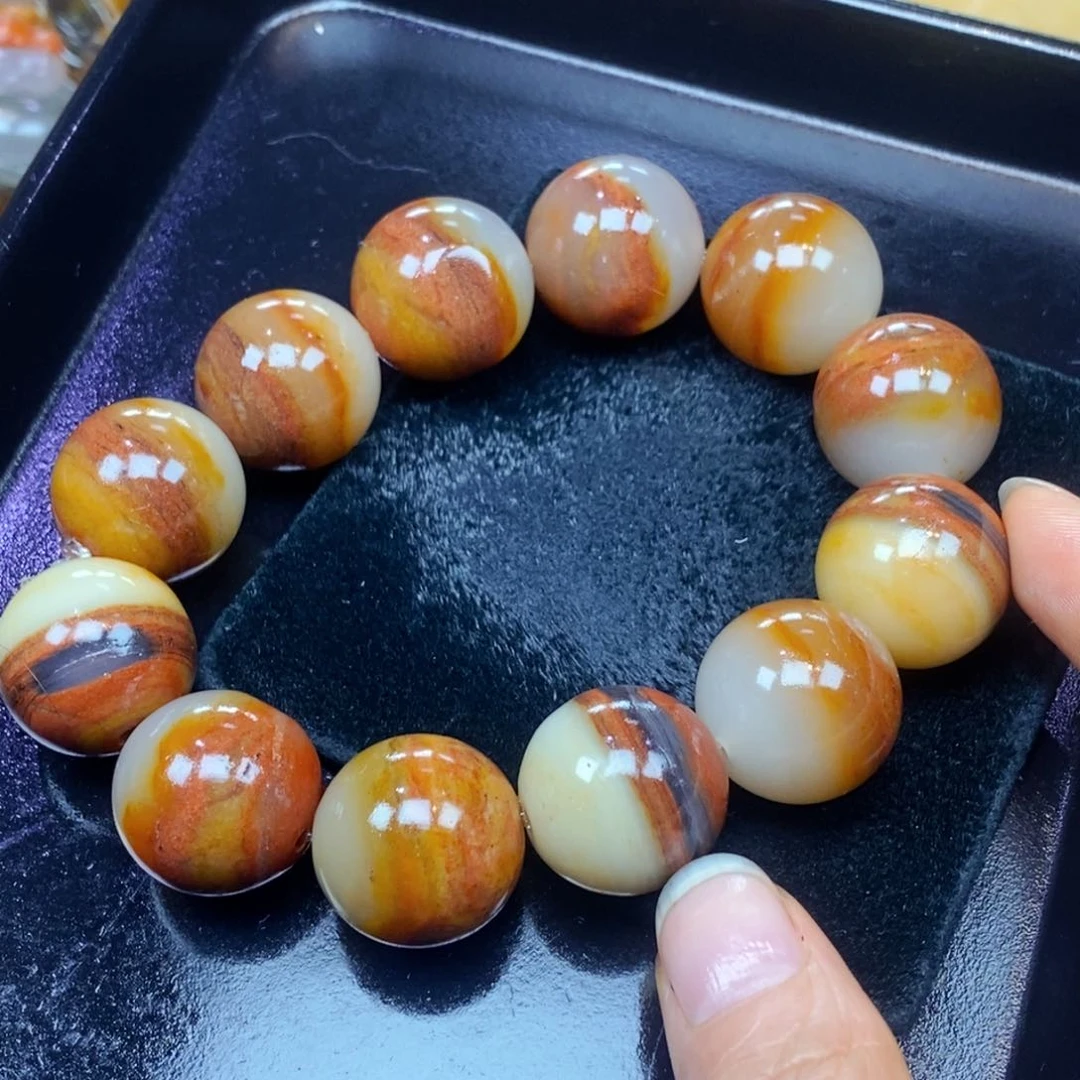 颈饰未镶嵌石英岩玉