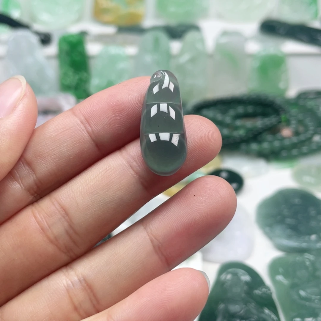 翡翠颈饰未镶嵌翡翠吊坠