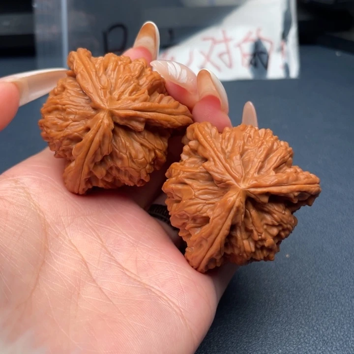 超***梁文玩核桃吊坠白狮子