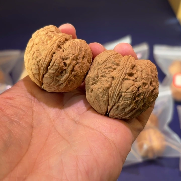 文玩核桃吊坠金锭子