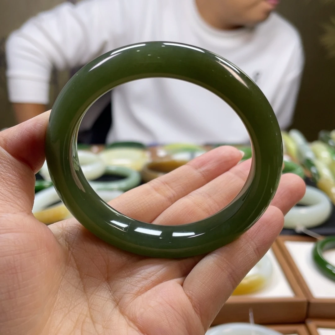 和田玉未镶嵌手镯56圈