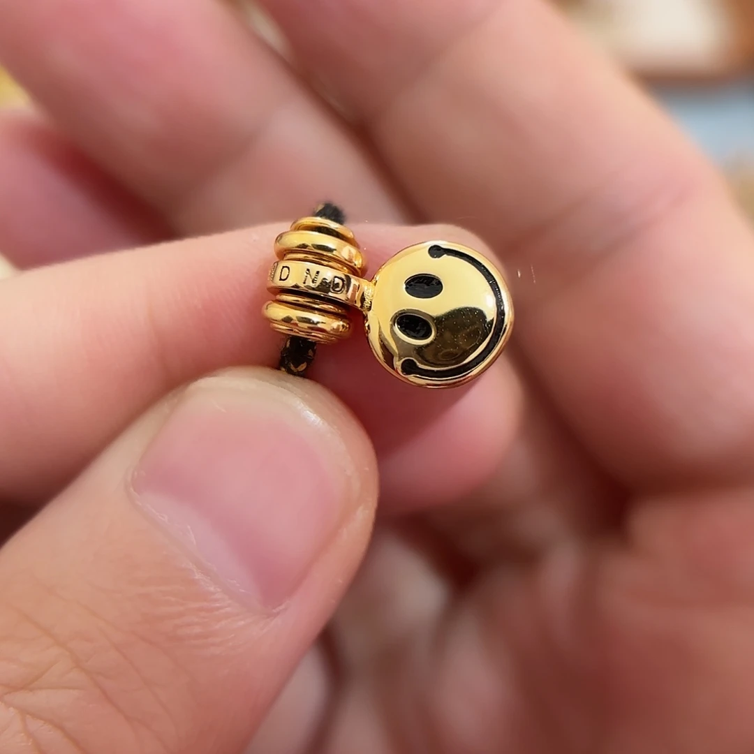 升级版笑脸侧挂轴一套配饰