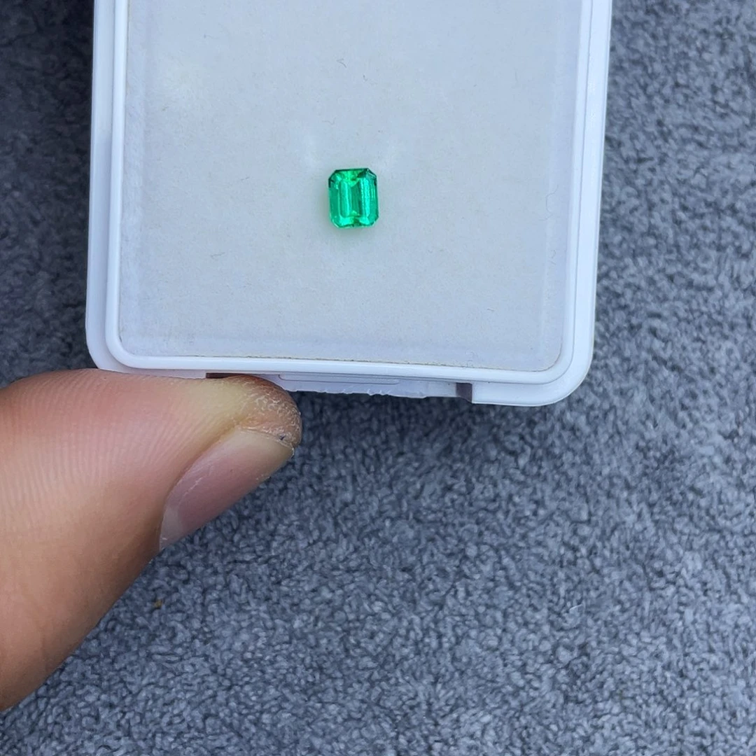 祖母绿裸石0.33Ct。