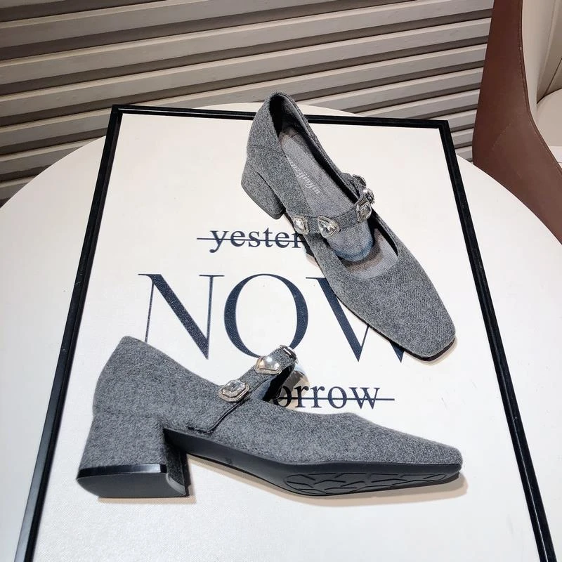 法式高级感灰色粗跟玛丽珍鞋仙女复古方头水钻一字带呢子中跟单鞋