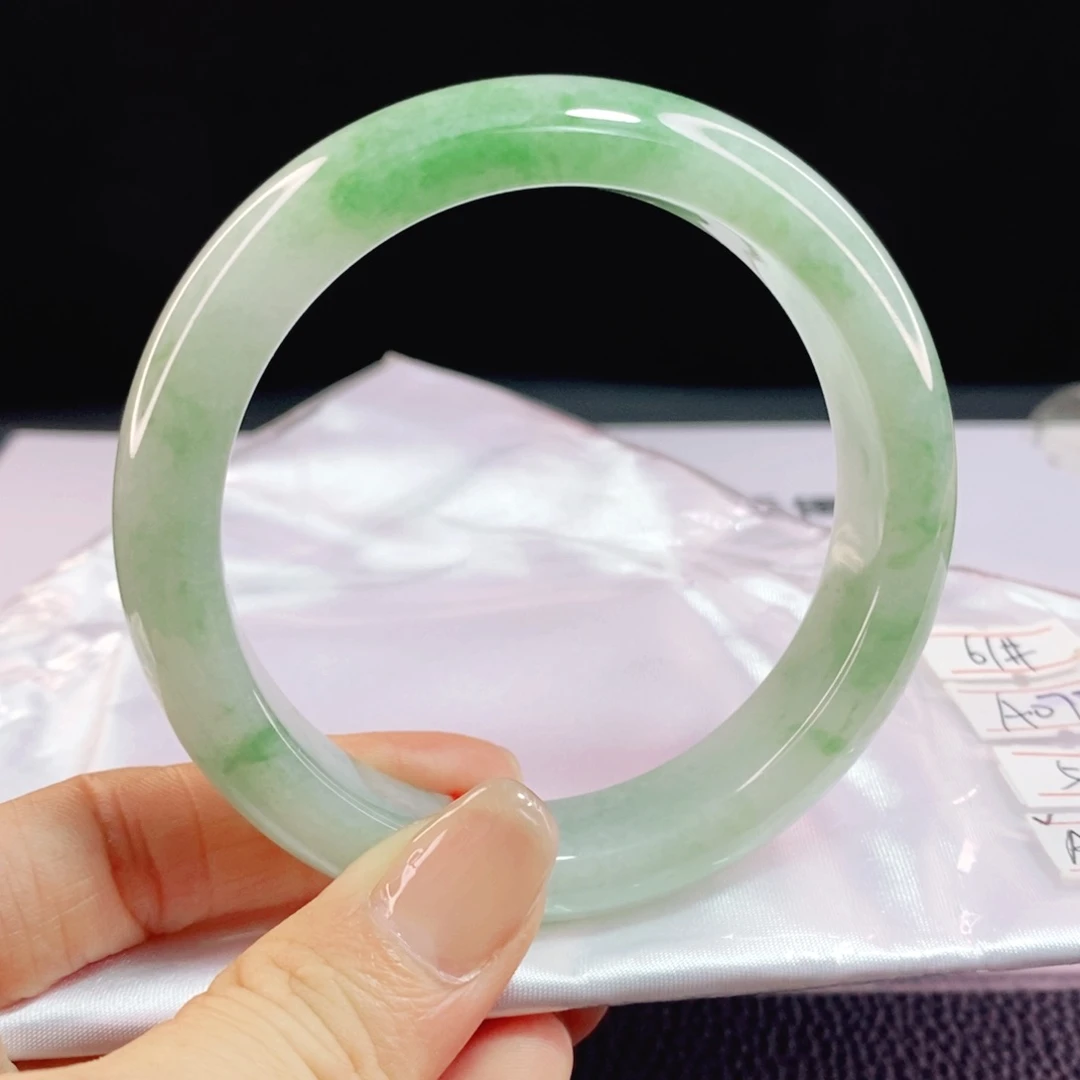 翡翠手镯未镶嵌我****呢61