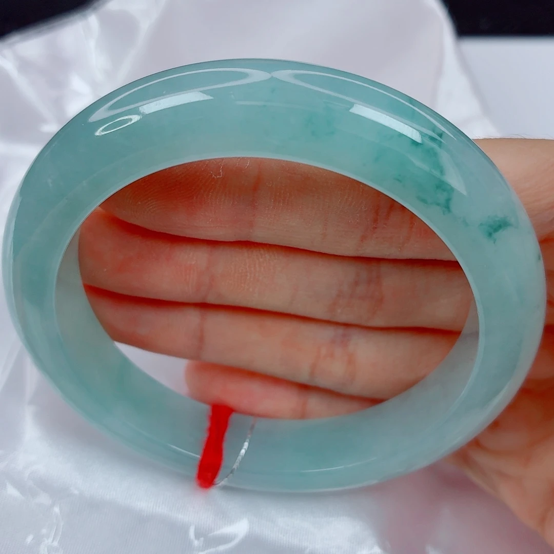 翡翠未镶嵌手镯60.5正圈，胶润满蓝底小飘花，版型厚装