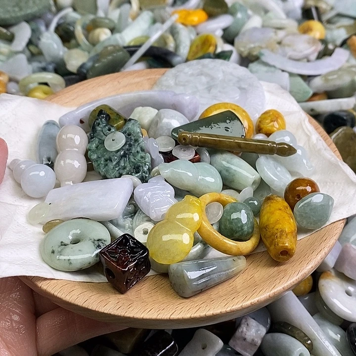 水***岳翡翠未镶嵌颈饰天然翡翠175