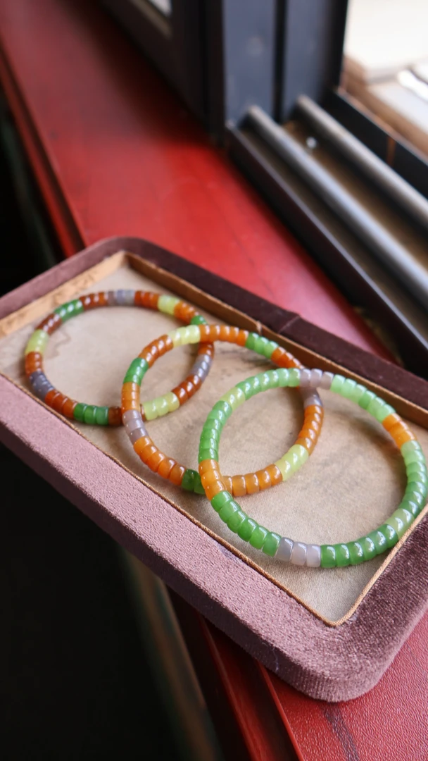 （多样性发货，拍一发一）彩色药片珠女士简约设计和田玉多宝手串