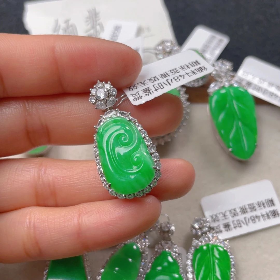 翡翠颈饰银S925镶嵌翡翠