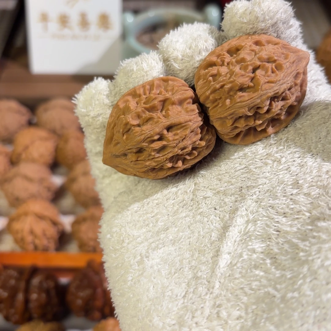 文玩核桃吊坠野生玲珑