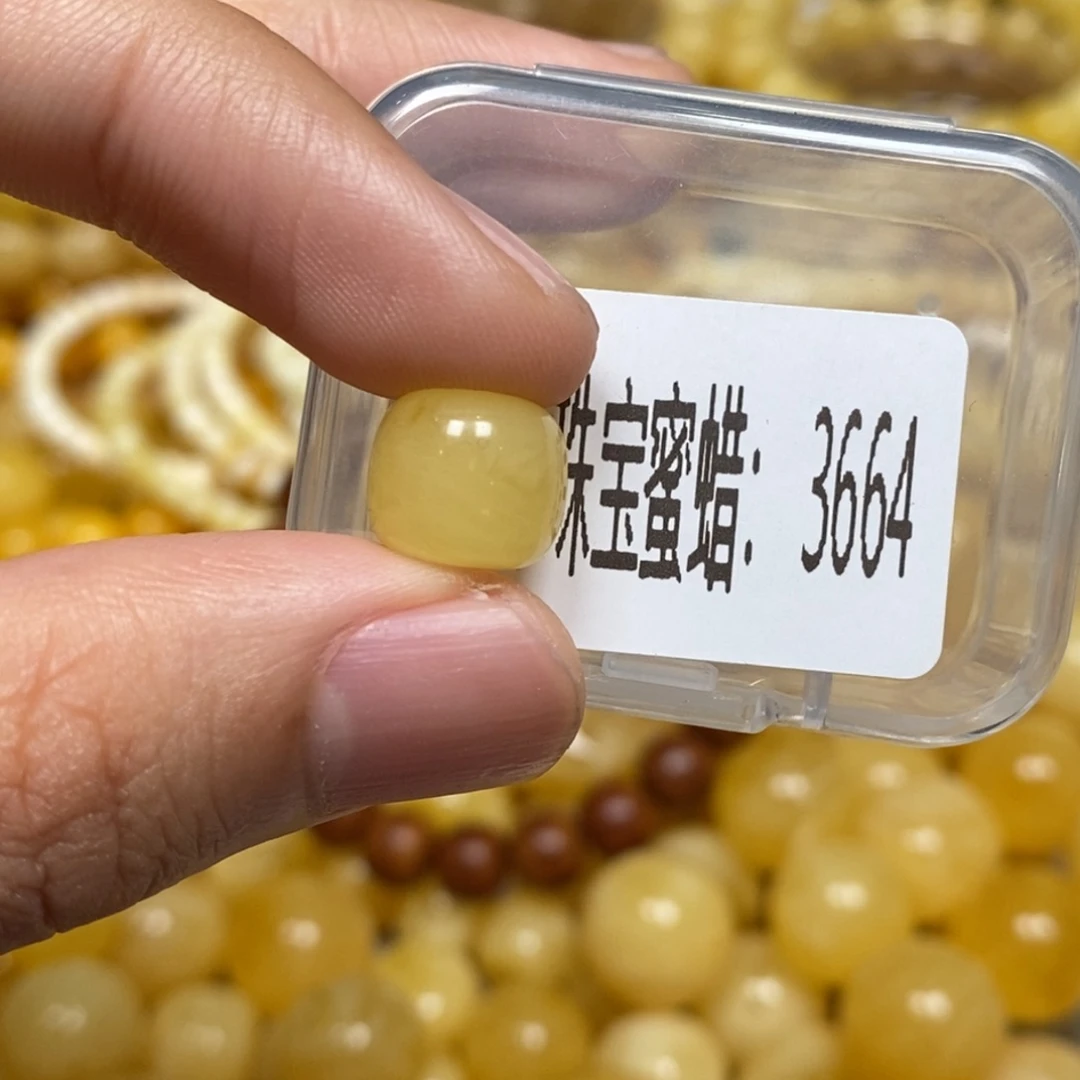 蜜蜡未镶嵌珠宝奇石3664