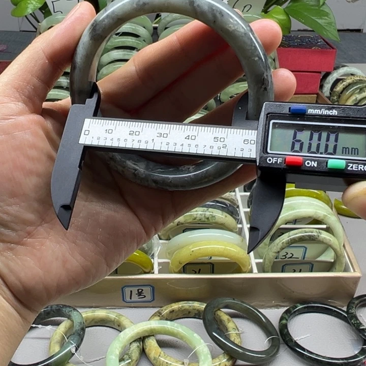 蛇纹石玉未镶嵌手镯29