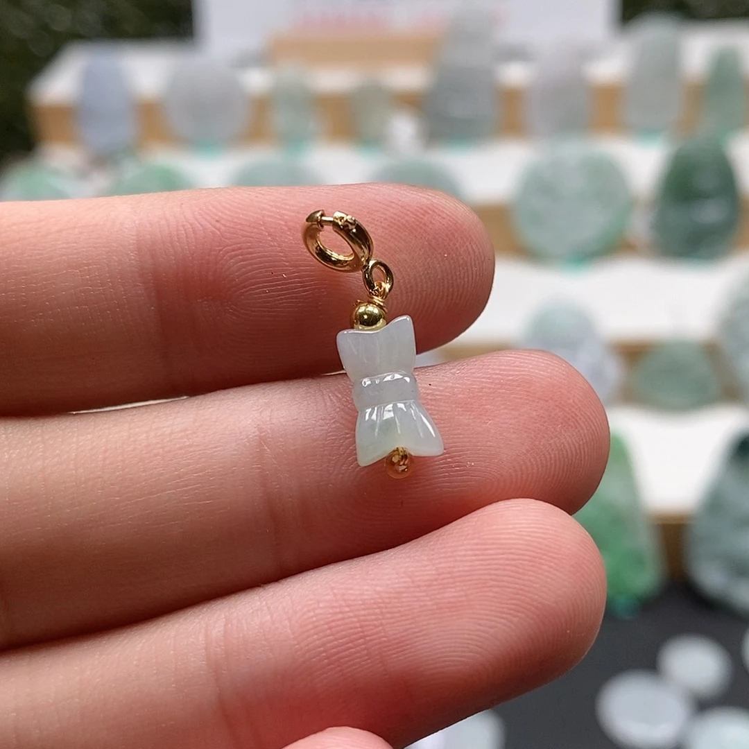 翡翠颈饰未镶嵌蝴蝶结